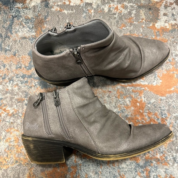 Silver Blowfish Booties - Picture 2 of 7